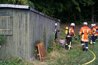 Brand einer Gartenhuette in Frickenhausen